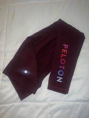 LULULEMON Align Peloton Maroon Leggings with Gradient Logo size 6 like new